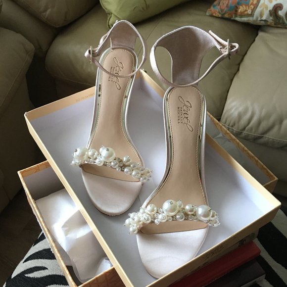 BADGLEY MISCHKA JEWEL Laurence Pearl Sandals in Champagne Satin Size 8.5 - Picture 4 of 8